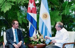 Castro y Scioli mantuvieron un “fraternal encuentro” en el que expresaron su satisfacción por el “excelente estado” de las relaciones entre Cuba y Argentina