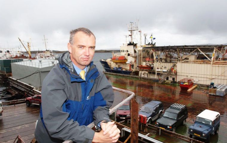 Las pesqueras solicitaron la liberación de las naves que habían sido convocadas a puerto por el Director de Pesquerías de las Falklands, John Barton, en junio 