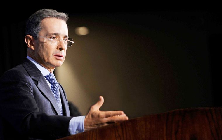 “La caída de crecimiento en el corto plazo está asociado a un menor crecimiento de la demanda interna, del consumo y de la inversión”, sostuvo Uribe