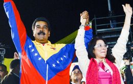 ”Cilia Flores va a la batalla por la Asamblea Nacional a petición del pueblo y del movimiento revolucionario de Cojedes (centro)”, dijo Maduro 