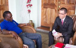 El vicepresidente Jorge Arreaza y el primer ministro de Dominica, Keith Mitchell conversaron sobre el 'reclamo legítimo' de Venezuela sobre el Esequibo  
