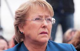 Hay una “una tremenda desconfianza en los líderes políticos, en las instituciones, y que en esta ocasión también me ha afectado a mí”, dijo Bachelet