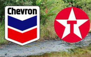En 1991 y 1993, Texaco, luego Chevron, presentó 6 demandas contra Ecuador por supuestas violaciones a un acuerdo conjunto para la exploración de petróleo