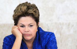 En un plazo de siete meses Dilma Rousseff se ha convertido en la jefe de estado más impopular desde el retorno de la democracia hace 30 años, según Datafolha.