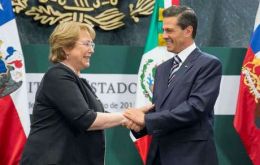 En el foro México-Chile, junto al presidente Enrique Peña Nieto, la mandataria chilena dijo tener un “total compromiso con la Alianza del Pacífico”