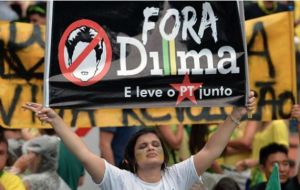 Dilma Rousseff tiene los niveles más bajos de popularidad e inmersa en protestas multitudinarias, como las convocadas el domingo en más de 200 ciudades 