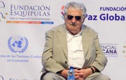 “Hay necesidad de que los partidos permanezcan en el tiempo, y evitar que lleguen esos paracaidistas que aparecen de un día para otro” afirmó Mujica