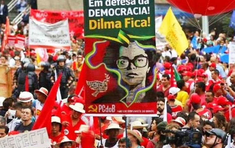La mayor concentración tuvo lugar en Sao Paulo, donde unas 60.000 personas, según los organizadores, se reunieron al final de la tarde en el Largo da Batata