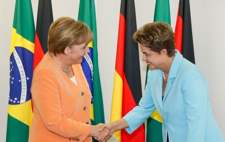 La visita de Merkel también inauguró un nuevo mecanismo de diálogo político intergubernamental, que incluirá reuniones bianuales de jefes de Estado