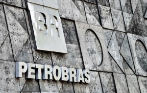 “Los recursos captados con la emisión serán destinados a inversiones previstas en el plan de negocios y gestión y/o para la extensión de la deuda” dijo Petrobras