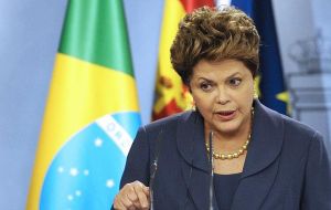 Rousseff, anunció la reducción de diez ministerios, de 39 a 29, y la supresión de 1.000 cargos públicos de confianza, equivalentes a casi el 5 % del total.