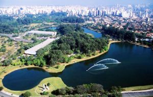 Sao Paulo es la mayor ciudad del país, con 11,9 millones de habitantes y una región metropolitana que aglutina a 21 millones de personas