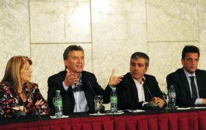 Los candidatos presidenciales Mauricio Macri, Sergio Massa y Margarita Stolbizer, reclamaron una reforma del sistema electoral con garantías 