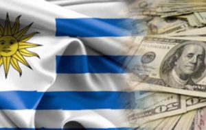 Uruguay acumula ocho meses consecutivos de caída de exportaciones a julio y cierres de empresas en los sectores lácteo, automotor y pesquero.