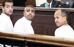 Peter Greste de Australia, Mohamed Fahmy de Canadá y el egipcio Baher Mohamed fueron declarados culpables de haber “difundido informes falsos”
