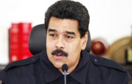 Se firmó un plan “especial para un préstamo de US$  5.000 millones para elevar la producción petrolera de manera progresiva en próximos meses”, dijo Maduro