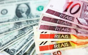 El Real se depreció 2,6% frente al dólar, superando la barrera simbólica de 3,8 Reales y terminó la semana a 3,857 a la compra y a 3,859 a la venta