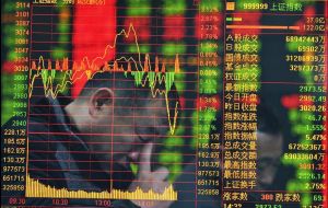 A partir del 11 de agosto, Beijing devaluó el valor del Yuan en un 5%, en un intento desesperado, según los analistas, para respaldar las exportaciones. 