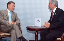 Santos dijo que Vázquez ofreció sus buenos oficios para facilitar un diálogo con Venezuela, y “acepté su ofrecimiento y de ser necesario en Montevideo”