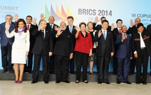 “Van por los BRICS. Esto no es economía: es la geopolítica, estúpido”, tituló Cristina Fernández la nota compartida en la red social. 
