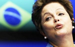 La economía atraviesa por profundas turbulencias y Rousseff admite que este año se contraerá un 1,49%, aunque para el sector privado será de un 2,44%.