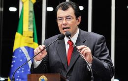 “La calificación de Petrobras es consecuencia de la nota del país”, dijo Braga en referencia a la nota de Brasil, que S&P's rebajó a nivel BB+ de “bono basura”