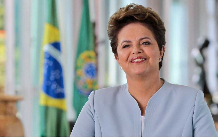“Un gobierno elegido democráticamente no puede dejar de serlo más que por el voto democrático”. En un sistema presidencialista con Dilma a la cabeza