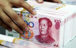 El objetivo es movilizar en total entre 5 y 7 billones de yuanes (780.000 millones-1,1 billones de dólares) según Xinhua, que representa del 2,5 al 3,4% del PBI
