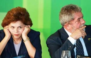 La columna “Lula en la oposición” sugiere que el ex-presidente evalúa abandonar el gobierno y dejar librada a su suerte a su ex jefa de gabinete