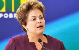 ”Haremos de todo para impedir que los movimientos no democráticos crezcan y se fortalezcan”, dijo Rousseff en el palacio presidencial de Planalto.