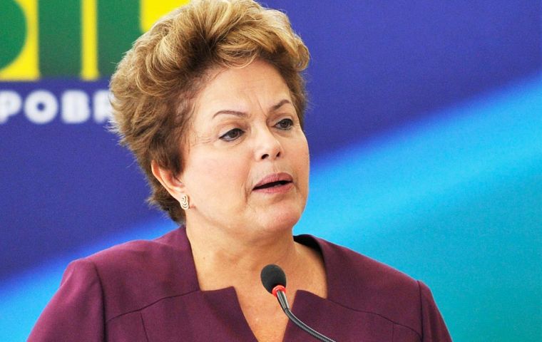 ”Haremos de todo para impedir que los movimientos no democráticos crezcan y se fortalezcan”, dijo Rousseff en el palacio presidencial de Planalto.