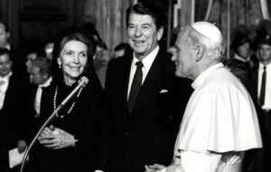 Una de las cumbres fuera de lo común la celebraron Ronald Reagan y Juan Pablo II. “Tenían un enemigo común, el comunismo y se veían como aliados” 