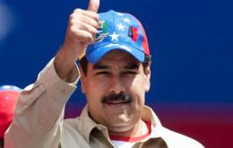 ”Felicidades Colombia...La Paz con Justicia se anuncia...desde la Patria de Bolívar y Chávez todo nuestro apoyo...”, escribió Maduro en Twitter.