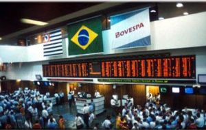 El índice Bovespa de la bolsa de Sao Paulo perdió 1,95% y bajó a a 43.956 puntos, su menor nivel de cierre desde abril del 2009