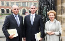 El equipo confirmado por Bachelet está encabezado por Felipe Bulnes junto a los coagentes Claudio Grossman y María Teresa Infante. 