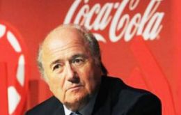 “Por el bien del juego, Coca-Cola Company llama al presidente de la FIFA, Joseph Blatter, a renunciar de inmediato”, afirmó la empresa de bebidas