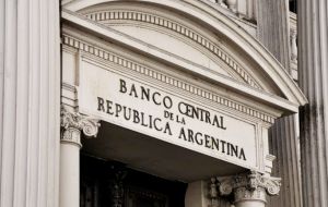 Las reservas del Banco Central cayeron unos US$ 4.700:, a US$ 27.715:, después de cancelar el lunes el bono Boden 2015 por US$ 5.900: