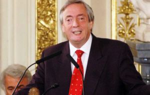 El ex-presidente Néstor Kirchner canceló en 2006 en un solo pago y echando mano a las reservas, una deuda de 9.500 millones de dólares con el FMI