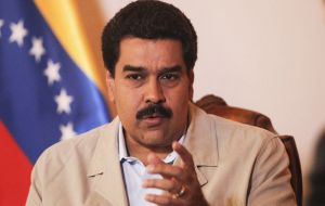 Maduro dijo estar dispuesto a firmar un documento en el que se compromete a reconocer los resultados de los comicios de diciembre e instó a la oposición