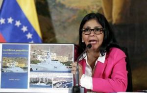 Rodríguez afirmó Granger presentó a Ban un libro cuya portada mostraba una foto que, dijo el guyanés, era de un barco de guerra venezolano en Georgetown. 