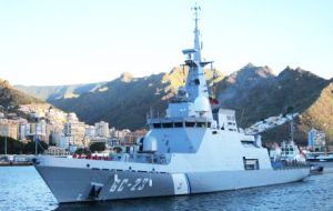 La imagen realmente se trató, dijo la canciller, de un patrullero venezolano construido en España en 2011 y que hacía escala en un puerto de Tenerife.
