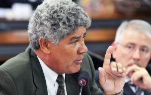 Uno de los impulsores del pedido de investigación, Chico Alencar,  afirmó que los comportamientos de Cunha son “indignos” e “impropios” de un diputado.