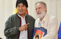Morales y Fier se vieron en el pueblo de Tiquipaya, con motivo de la celebración de la II Conferencia Mundial de los Pueblos sobre Cambio Climático (EFE)