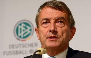 El actual presidente de la Federación Alemana de Fútbol (DFB), Wolfgang Niersbach, lo supo a más tardar en 2005, apunta Der Spiegel