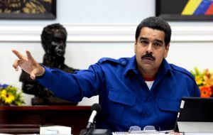 Según Maduro el incremento “significa un aumento anualizado al año 2015 del 137% del ingreso mínimo vital” que es “mucho más allá de la inflación”