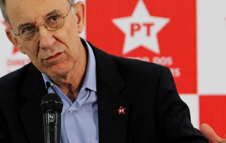 “Si Levy no quiere seguir las indicaciones de la presidenta, debe ser sustituido”, declaró Falcão en una entrevista concedida al diario Folha de Sao Paulo.