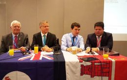 El panel incluyó al legislador de Falklands Roger Edwards, el diputado británico Andrew Rosindell, Fabián Picardo, Jefe de gobierno de Gibraltar y Philip Smith 