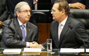 La corrupción de Petrobras salpica a una veintena de empresas y a medio centenar de políticos, entre ellos Eduardo Cunha, y Renán Calheiros.