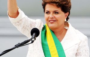 En octubre del año pasado, Rousseff obtuvo un 51,64% de los votos en una muy ajustada segunda vuelta frente a Neves, que fue respaldado por el 48,36%.