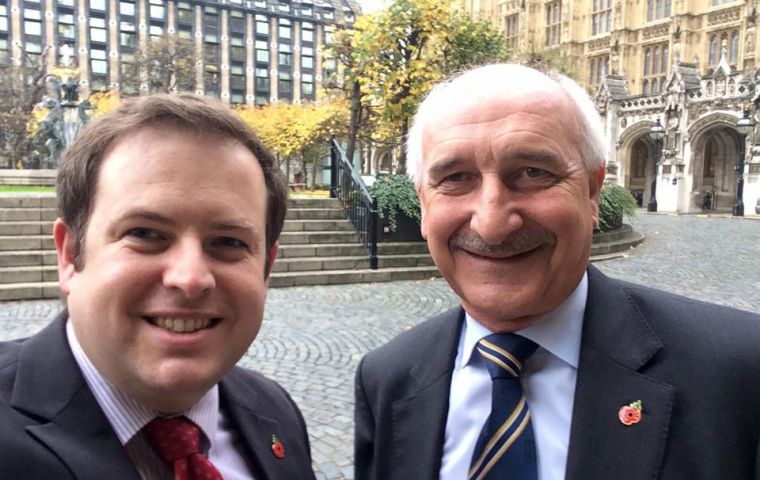 MP Doughty  se reunió con el Consejero Mike Summers en el día de ayer y confirmó su deseo de viajar a las Falklands